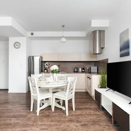 Modern Near Metro Center - Kolejowa Apartmán *