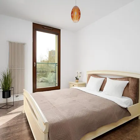 Modern Near Metro Center - Kolejowa Apartmán Varšava