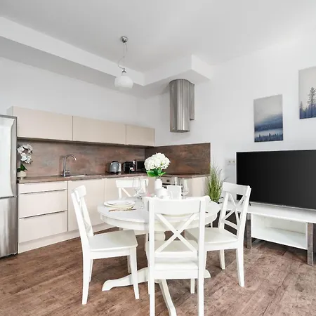 Modern Near Metro Center - Kolejowa Apartmán Varšava